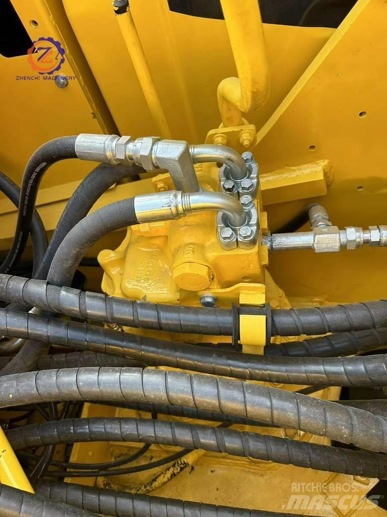 Komatsu PC 220-8/ Excavatoare pe șenile
