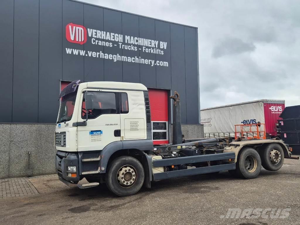 MAN 26 430 Camion cu carlig de ridicare