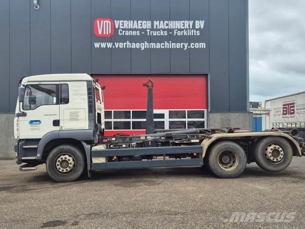 MAN 26 430 Camion cu carlig de ridicare
