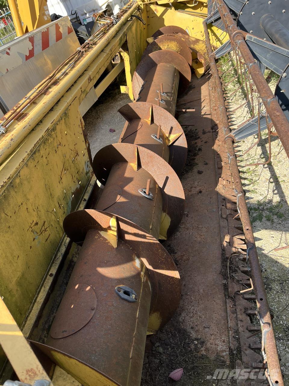 New Holland TX 32 Combine de secerat