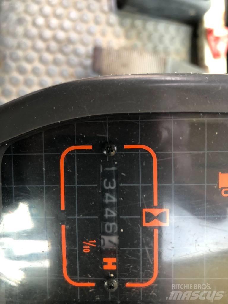 Etec 813B Excavatoare cu roti