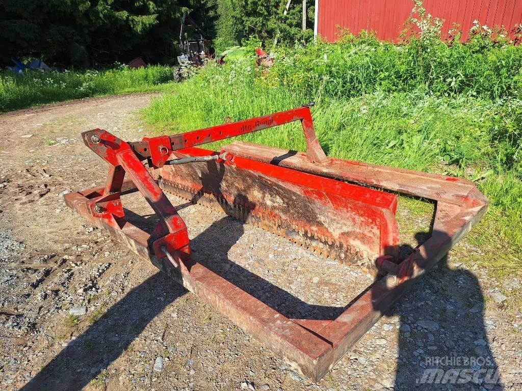 Runni Peltolana 300 Buldozer