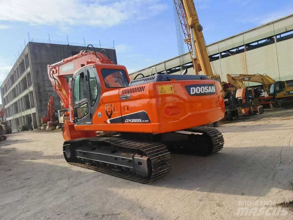 Doosan DX 225 Excavatoare pe șenile
