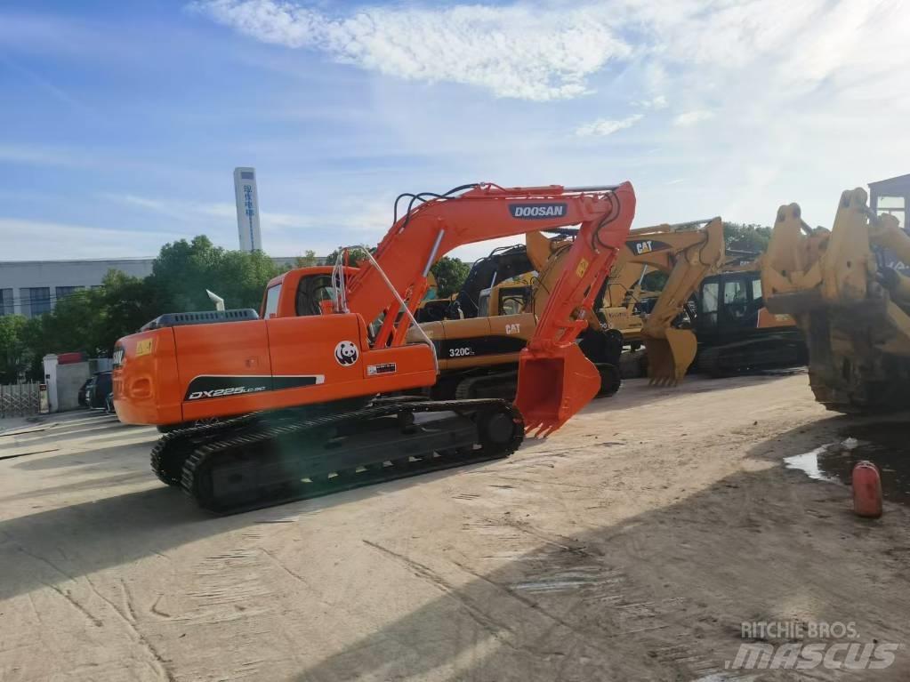 Doosan DX 225 Excavatoare pe șenile
