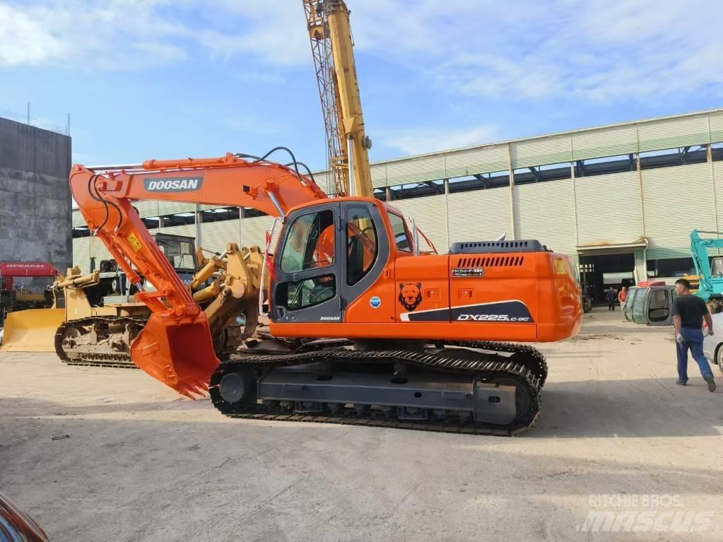 Doosan DX 225 Excavatoare pe șenile
