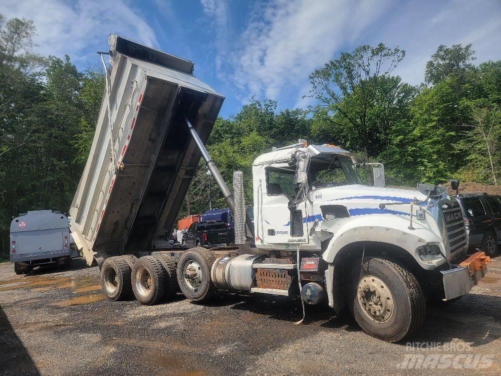 Mack 713GU Autobasculanta