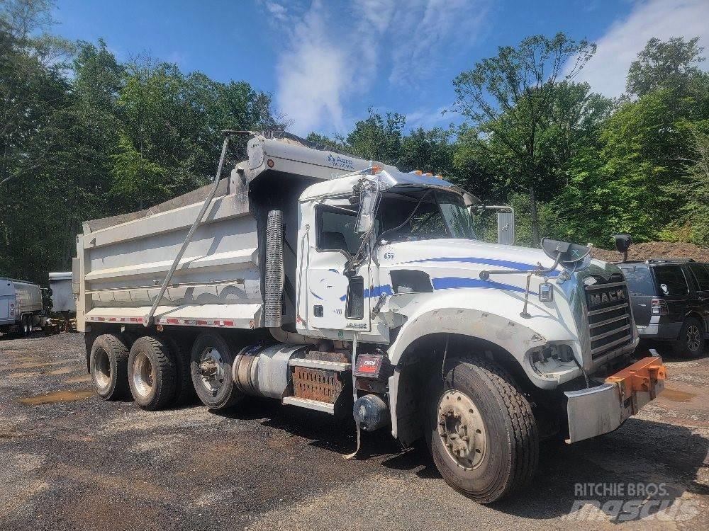 Mack 713GU Autobasculanta