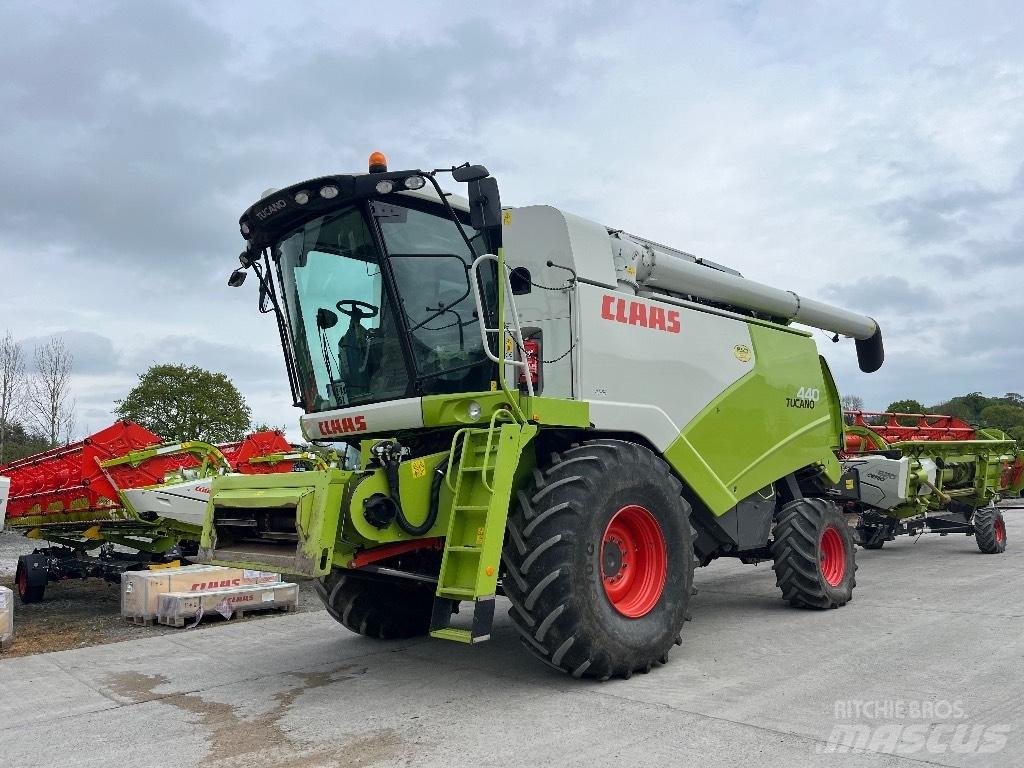 CLAAS Tucano 440 Combine de secerat