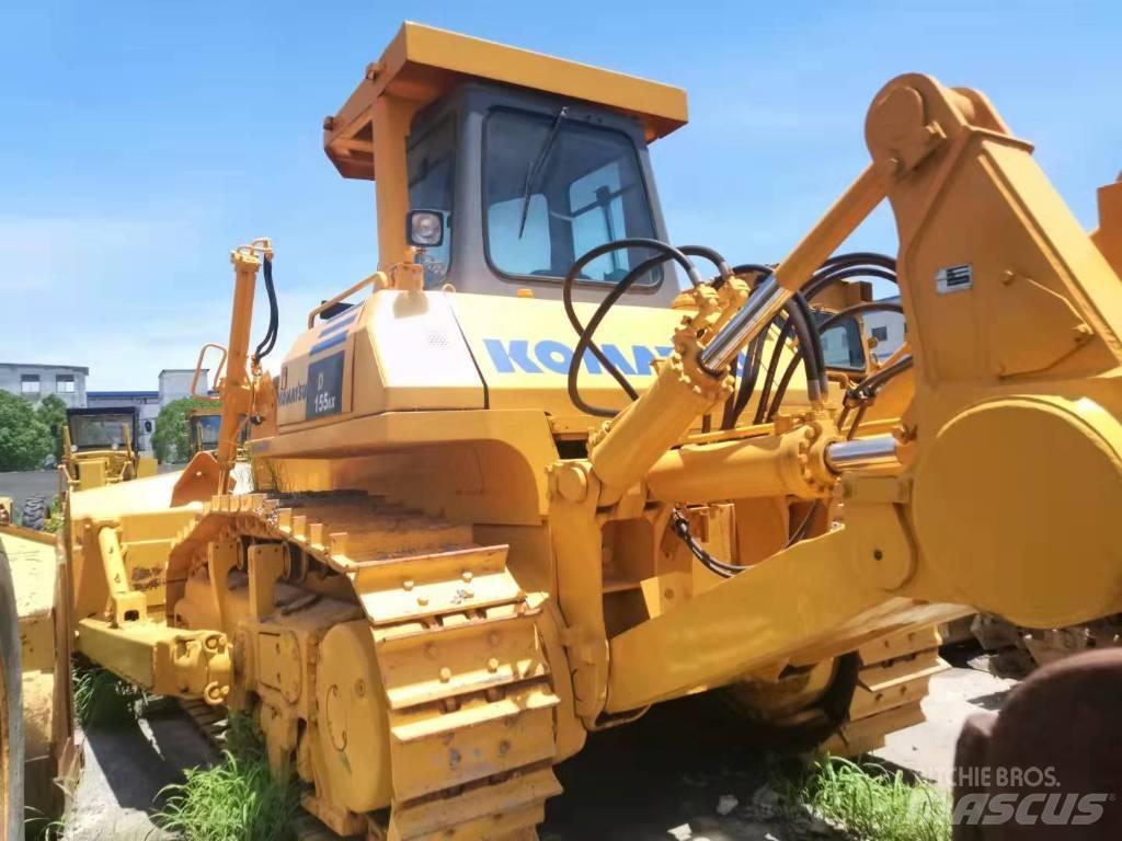 Komatsu D 155 Buldozere pe senile