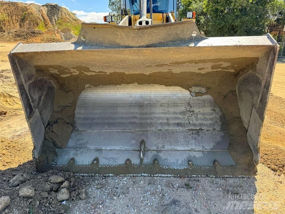 Volvo L 90 F Incarcator pe pneuri