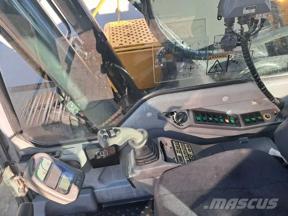 Volvo EC 240 B LC Excavatoare pe șenile
