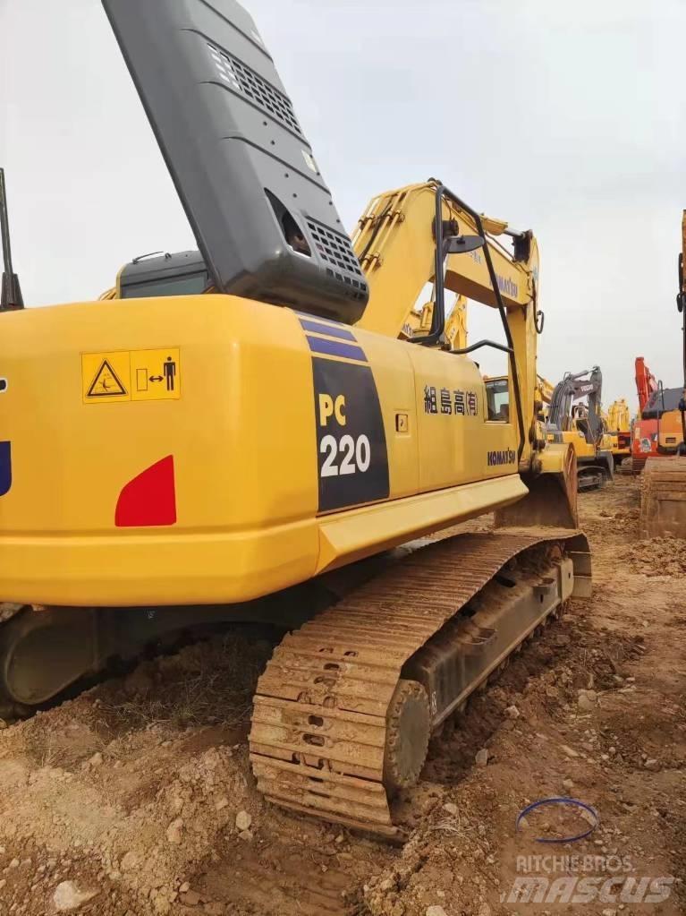 Komatsu PC220 Excavatoare pe șenile

