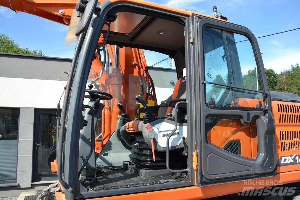 Doosan DX 140 W Excavatoare cu roti