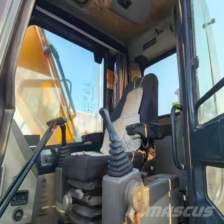 Hyundai 110 VS Excavatoare pe șenile
