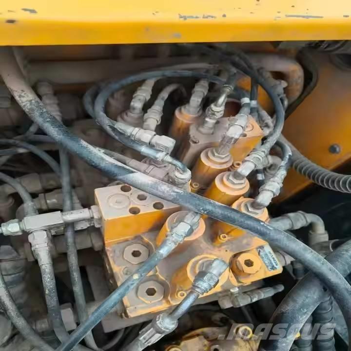 Hyundai 110 VS Excavatoare pe șenile
