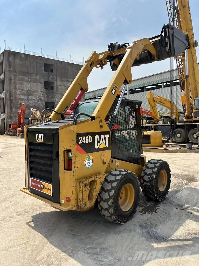 CAT 246 D Mini incarcator