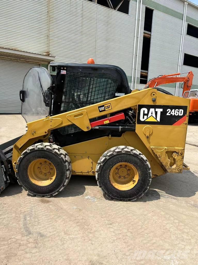 CAT 246 D Mini incarcator