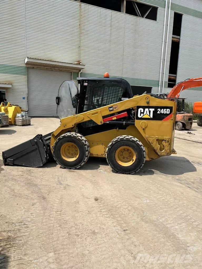CAT 246 D Mini incarcator