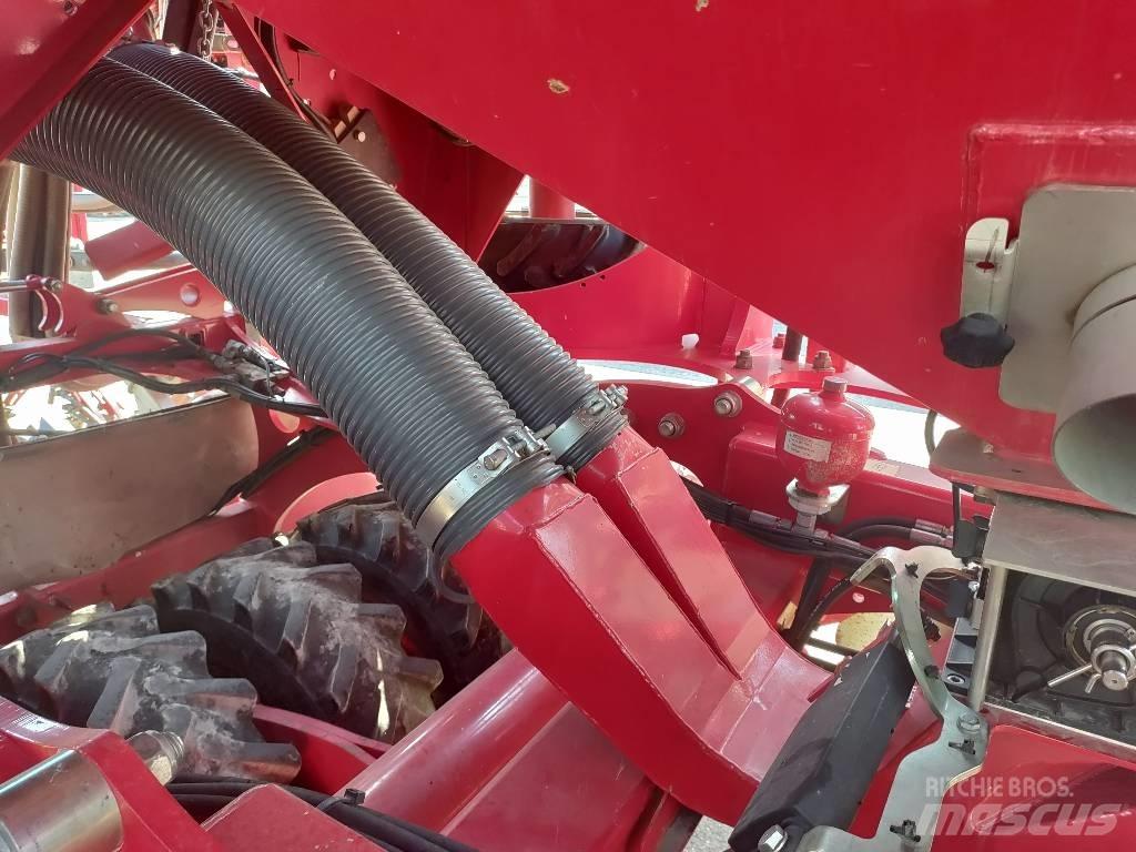 Horsch Pronto 8 DC Perforatoare