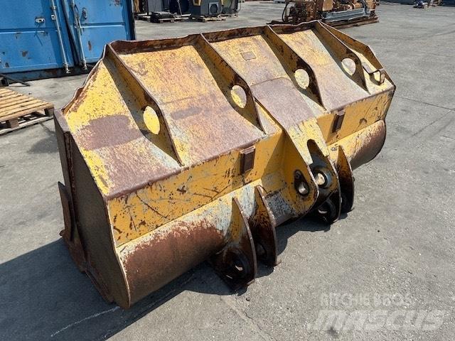 Liebherr LR 622 Pistoane