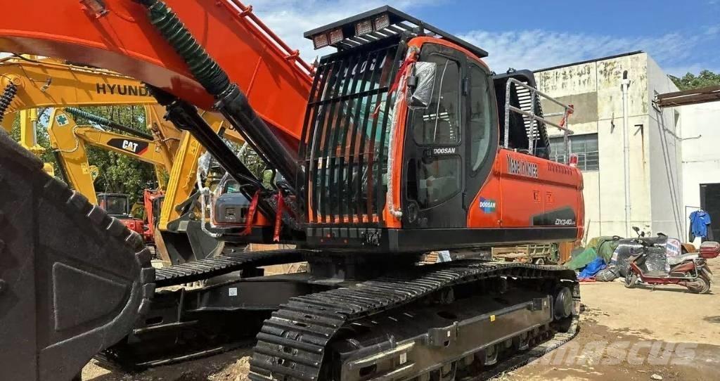 Doosan DX340 Excavatoare pe șenile
