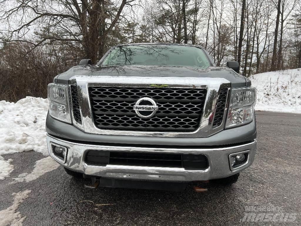 Nissan TITAN XD Pick up/Platou