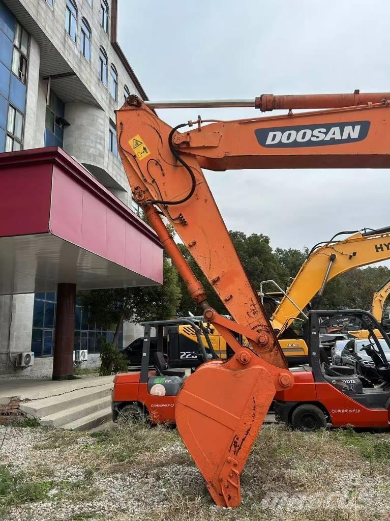 Doosan DH 210 W-7 Excavatoare cu roti