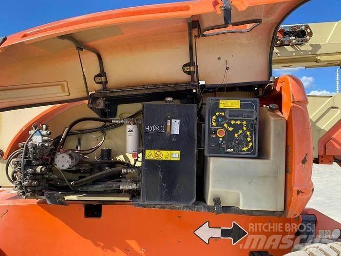 JLG 800AJ Nacele cu brat articulat