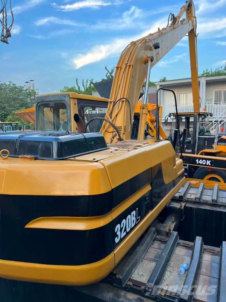 CAT 320BL Excavator amfibiu