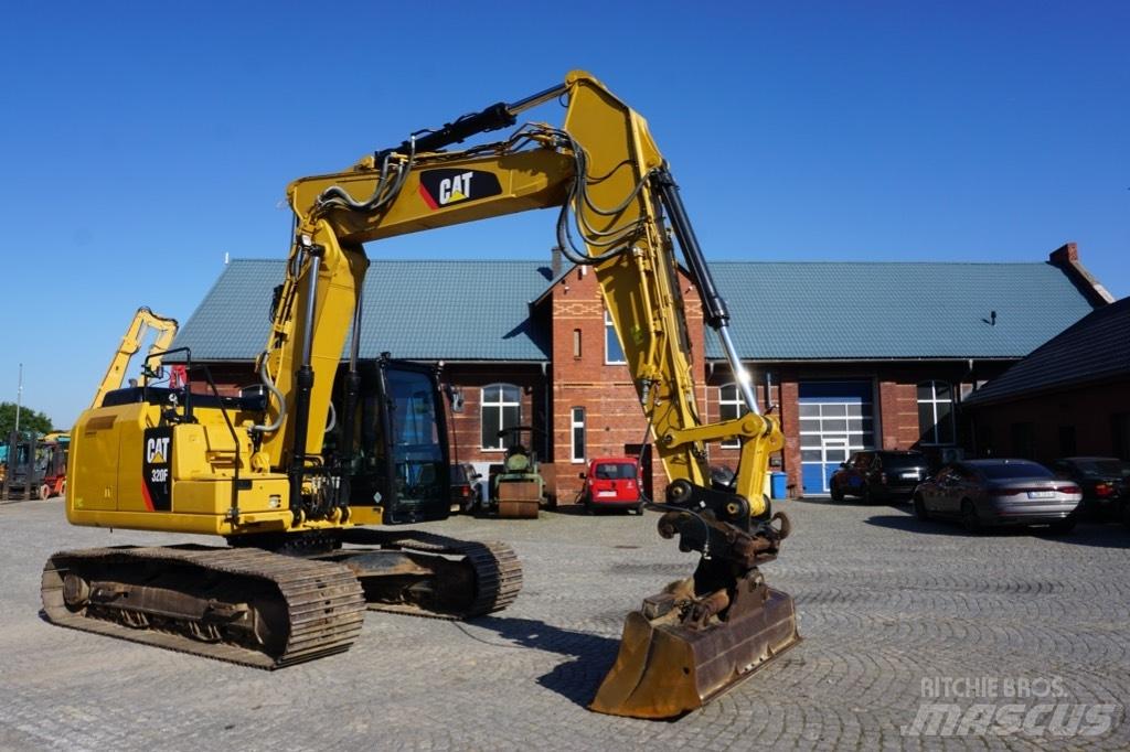 CAT 320 FL Excavatoare pe șenile
