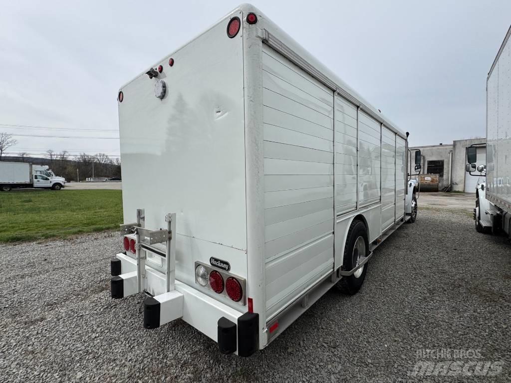 Freightliner M2 Camioane transport bauturi