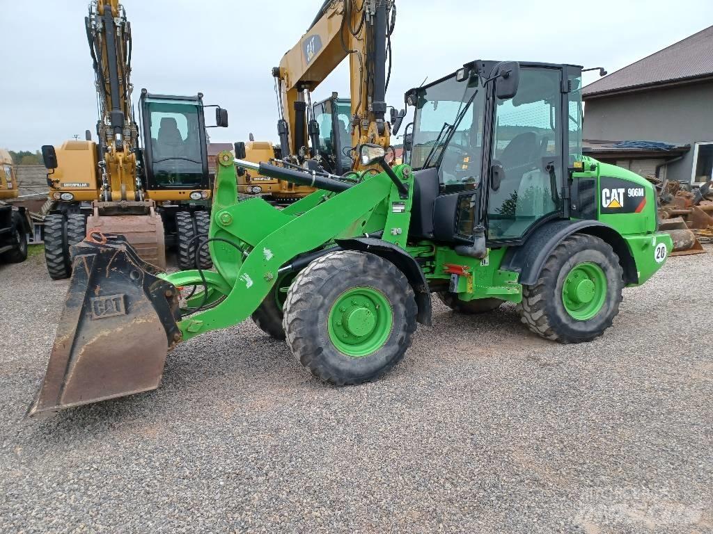 CAT 906M Incarcator pe pneuri