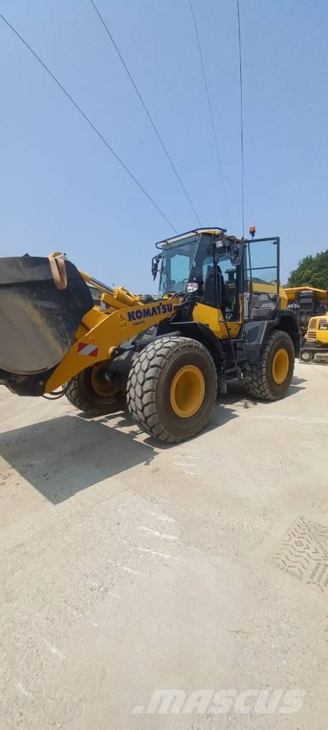 Komatsu WA270-8 Incarcator pe pneuri