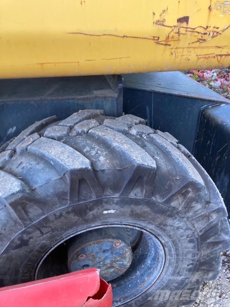 Komatsu PW 140-7 Excavatoare cu roti