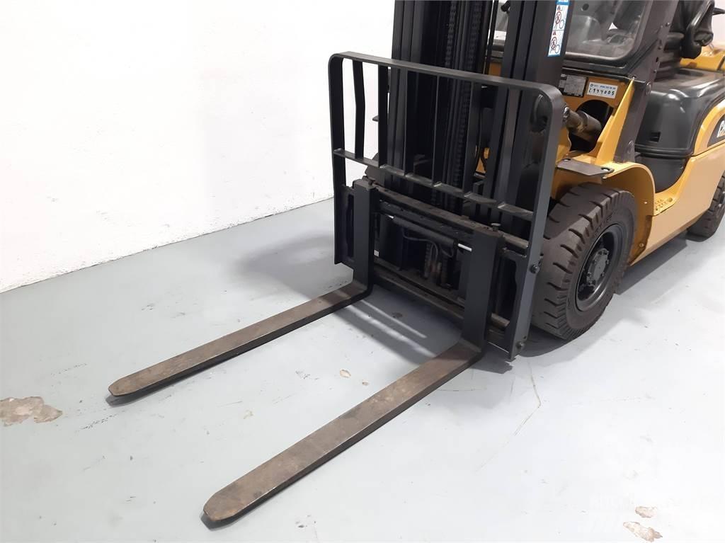 CAT DP25NT Stivuitor diesel