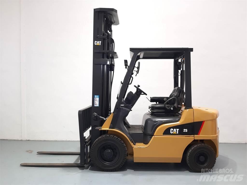 CAT DP25NT Stivuitor diesel