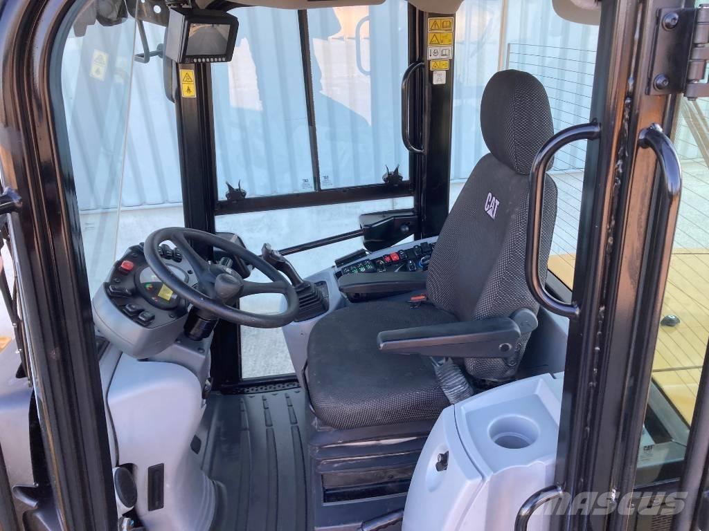 CAT 910 Incarcator pe pneuri