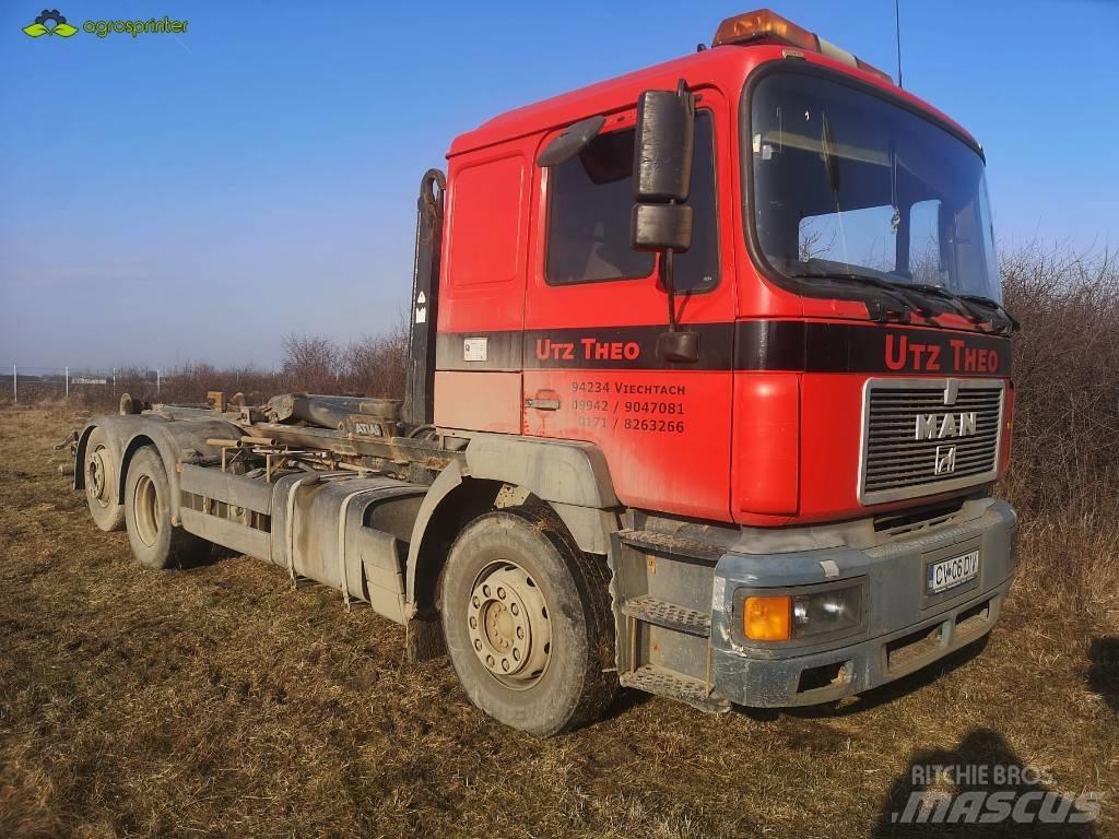 MAN F2001 Camion cu carlig de ridicare