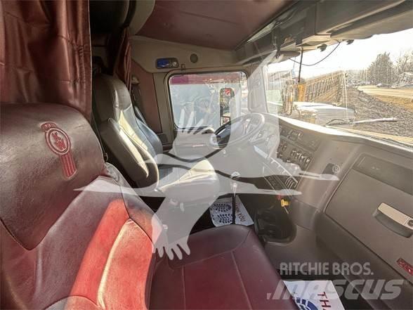 Kenworth T660 Autotractoare
