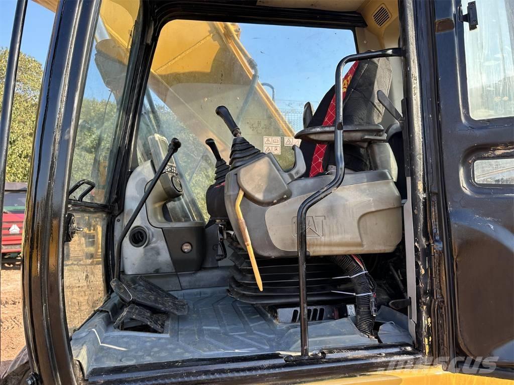 CAT 320DL Excavatoare pe șenile
