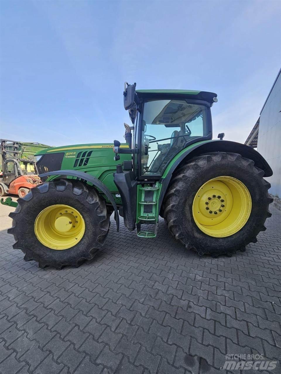 John Deere 6210R Tractoare