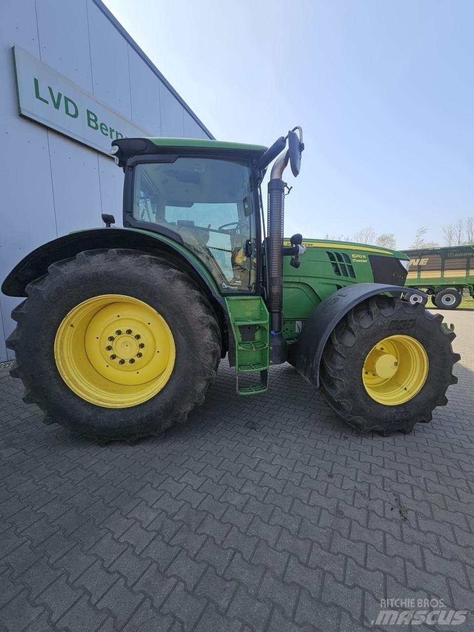 John Deere 6210R Tractoare