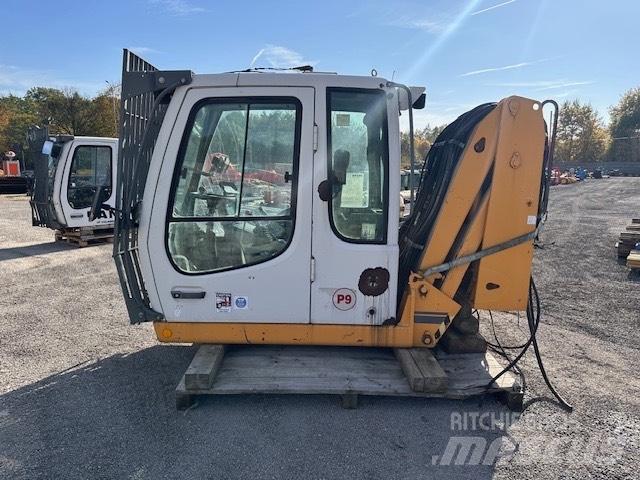 Liebherr A 934 C HD Cabine si interior