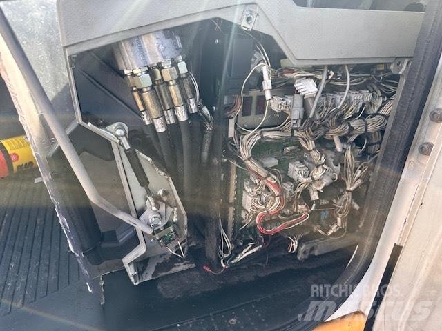 Liebherr A 934 C HD Cabine si interior