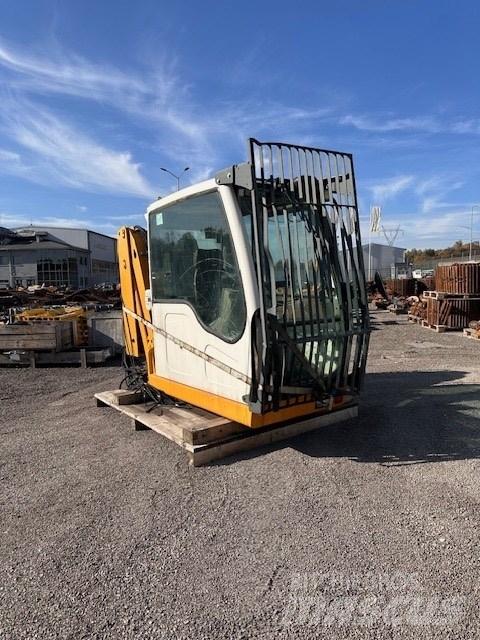 Liebherr A 934 C HD Cabine si interior