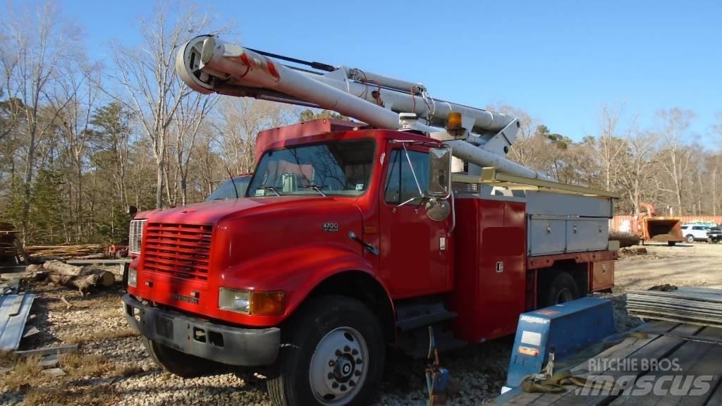 International 4700 Platforme aeriene montate pe camion