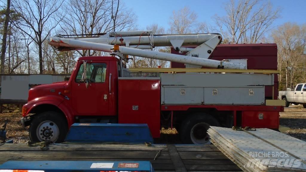 International 4700 Platforme aeriene montate pe camion