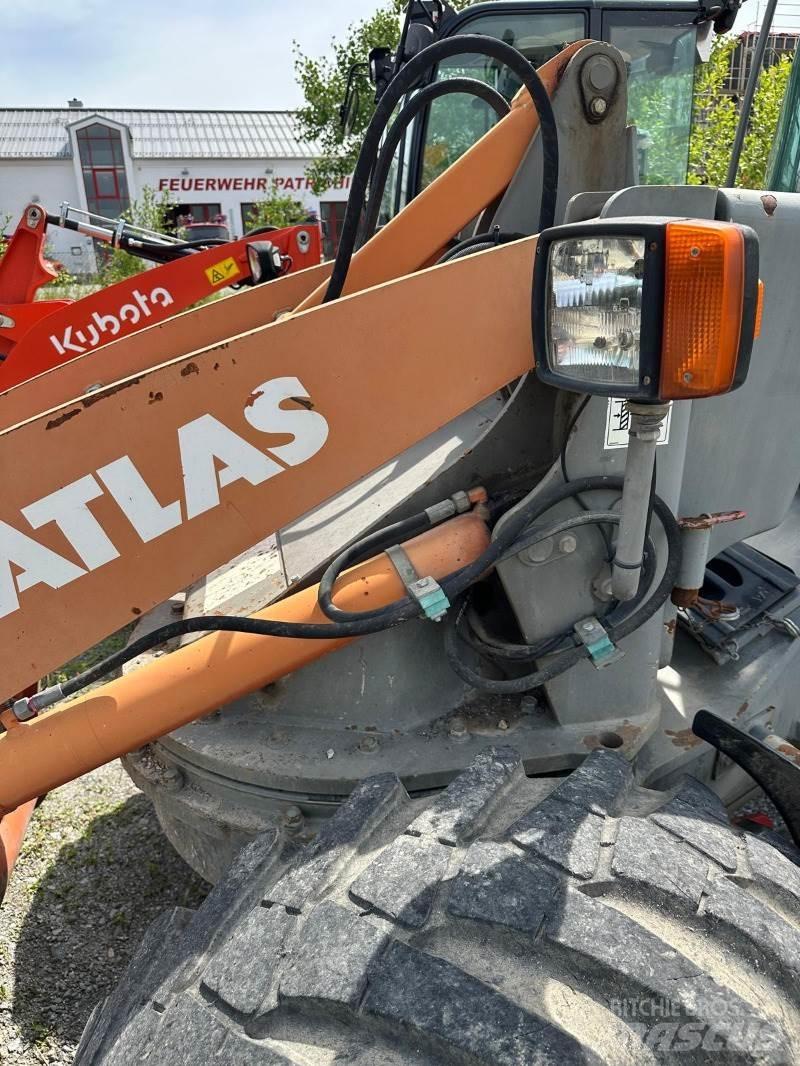 Atlas 75S Incarcator pe pneuri