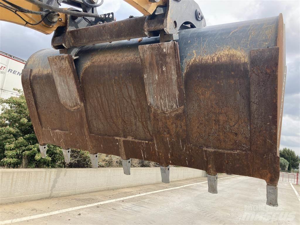 Liebherr L 526 Incarcator pe pneuri
