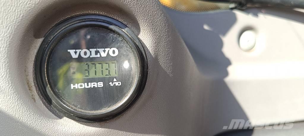 Volvo ECR235EL Excavatoare pe șenile
